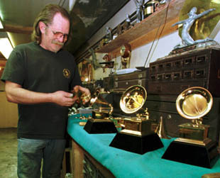 Grammy 2.jpg (29125 bytes)
